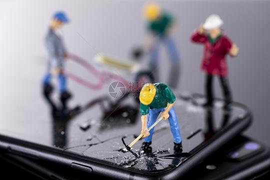 维修手机创意微距小人