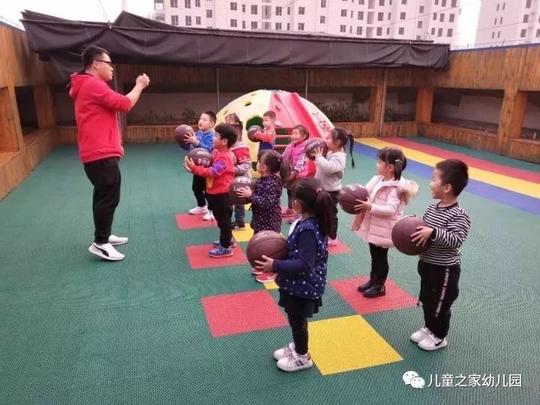 正文啦啦操是体育运动中的一个新兴项目,起源于美国,遍布美国的nba