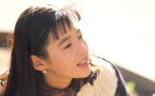 山口百惠,三浦友和是当时中国人民最喜欢的明星.