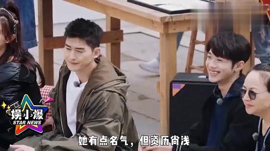 太尴尬!宋丹丹盲夸李雪琴当场卡壳失语，李雪琴机智挽尊四字救场