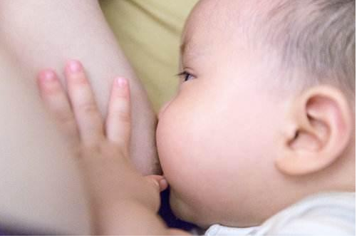 宝宝长湿疹可以涂母乳吗