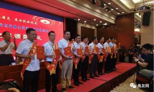 社会正文致富后的杨火廖,经常惦记着那些艰难创业的战友.