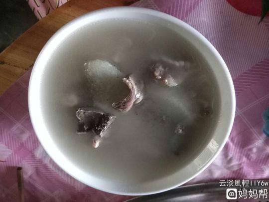 上火咳嗽两天了还不见好,老妈买了猪肺猪心