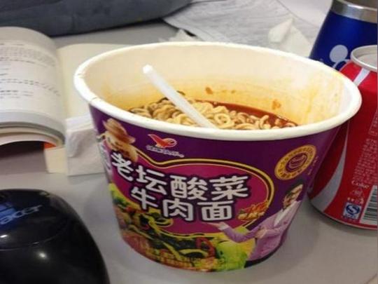 现在这种速食品越来越多了,以前只有单一的泡面可以选择.