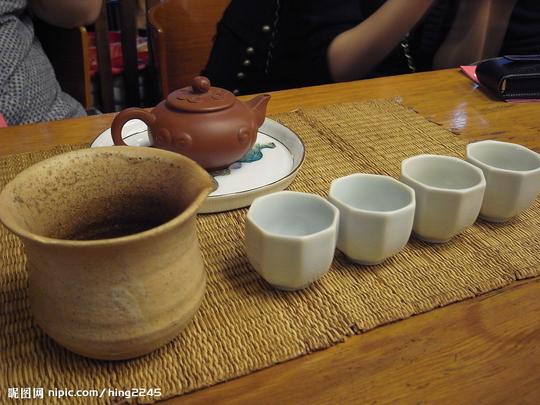 关键词:茶艺泡茶茶杯茶壶茶水陶磁茶生活百科生活素材