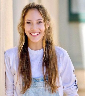 谷爱凌边化妆边赶作业图片