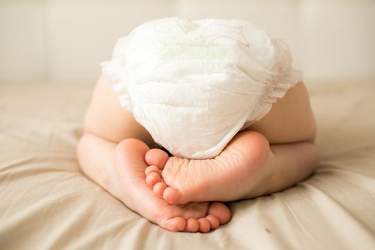 抖音视频博人眼球:奶粉制成奶片给宝宝吃?