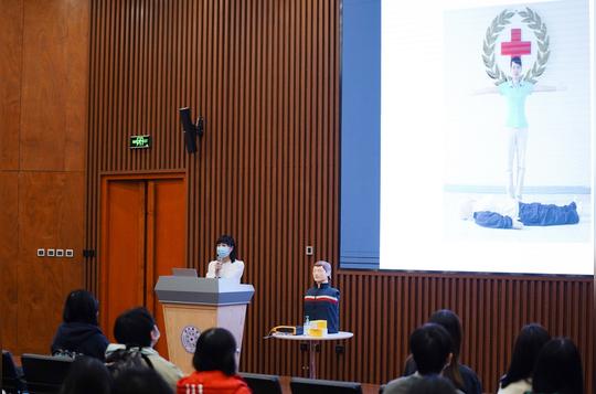 清华大学举办冬奥志愿者急救技能培训