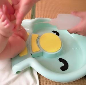 这样给女宝宝洗屁屁