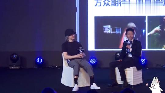 采访香港巨星的主持人撒贝宁见周星驰90度鞠躬，华少惹怒张家辉