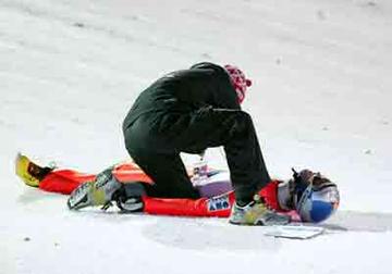 谷爱凌摔倒已不能走路