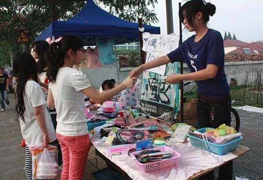 大学开学卖什么赚钱?5个地摊生意让你赚够生活费