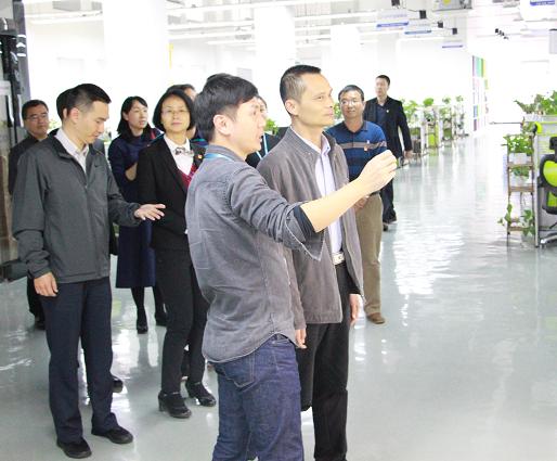 江杰向区委常委等领导汇报凡科发展状况