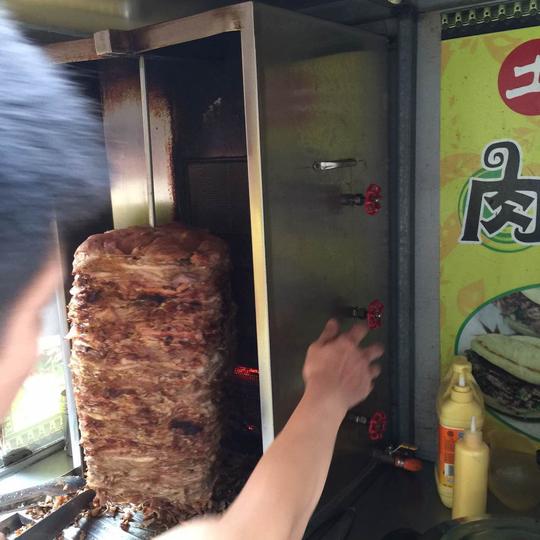 供应摆摊专用三头土耳其烤肉机器肉夹馍机手动旋转烤肉炉加厚不锈钢