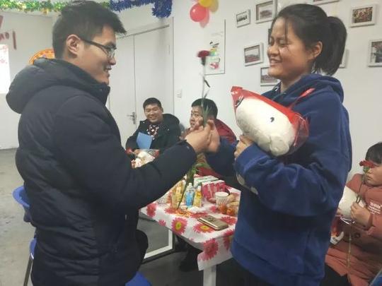 教育正文我是宁波终端运营主管宋海刚,马上我就在京东5年了.