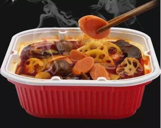 最近,一种方便快捷的"自热火锅"食品受到不少消费者的喜爱.