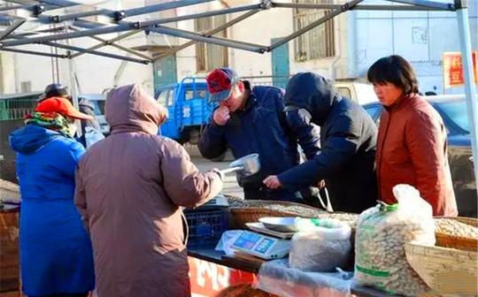 55岁居住在城市的农村人，想做一点小生意，哪些项目能年入10万?
