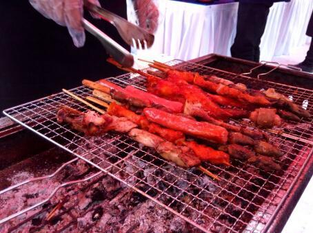 惹火冬季"烤全牛"融侨城疯狂"吃货节"
