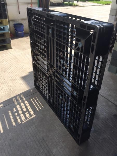 二手日本进口黑色塑胶网格田字塑料托盘仓库物流卡板叉车托盘垫板
