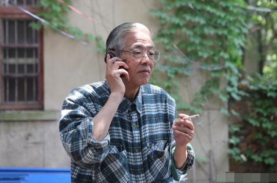 日本老人来中国创业,70岁仍没有结婚,住车库却不想