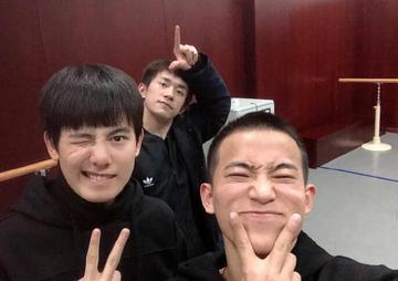 做鬼脸可爱吓人表情包