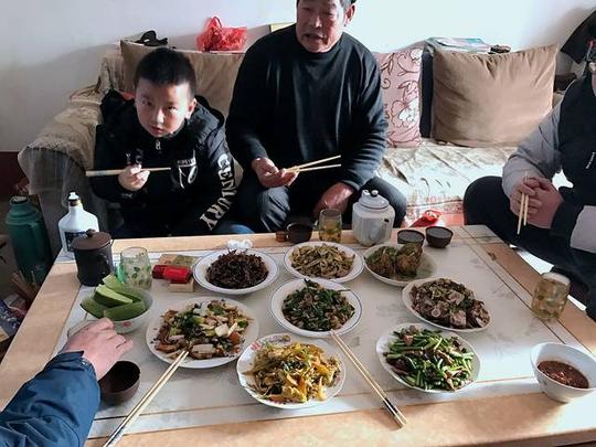 大年初三给舅舅拜年,看舅舅为我们做了八道什么样的菜