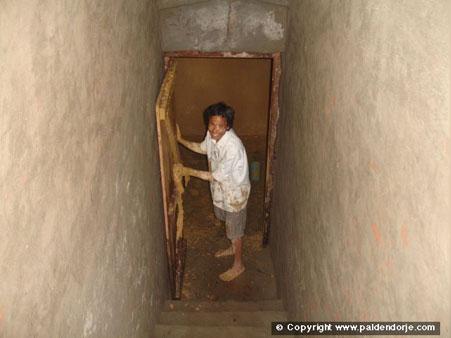 [转载]尼泊尔灵修少年已成巴登多杰大师