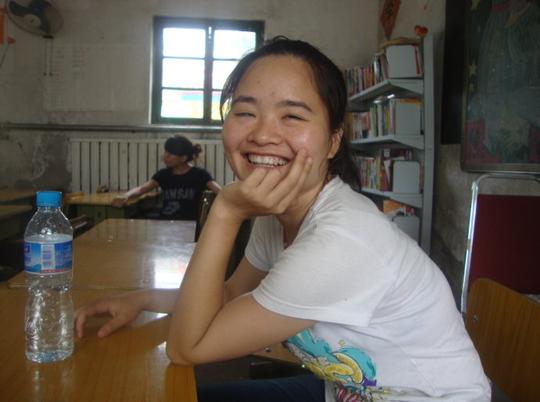义务的为同心学校的学生们和同学创业的工友一起30名学生教摄影王老