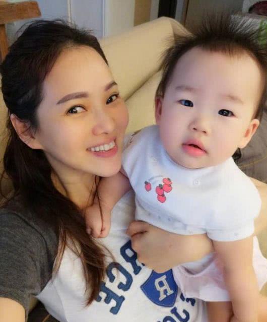 伊能静女儿小米粒最新照片