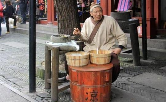 俗语:“人穷不碰三生意”，下半句更经典，底层创业者值得一看
