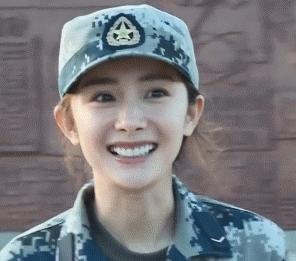 杨幂表情包苦笑