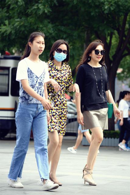 跟闺蜜逛街发朋友圈说说