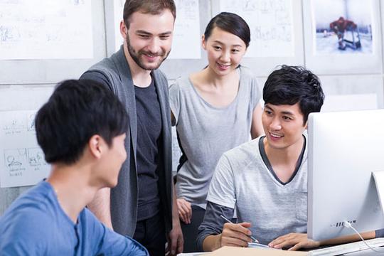 办公室里的年轻人_图片大全—全景创意图库（quanjing.com）中国领先的正版图片视频素材网站
