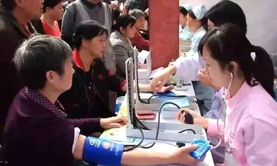打着「算命和消灾」的幌子骗取老年人和妇女的钱.团队作案,假扮