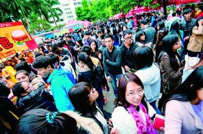 惠州学院美食节活动本着增强大学生的自主创业意识和实践能力的