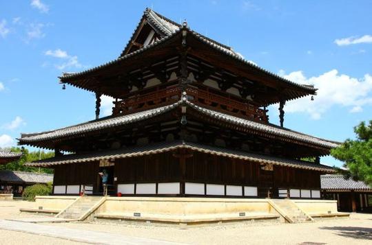 奈良唐招提寺说实话我是看日和才知道法隆寺的,这座寺庙始建于607