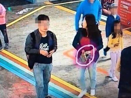 问·事务│女子在商场厕所捡到手机,出来后交给丈夫塞进裤裆…什么