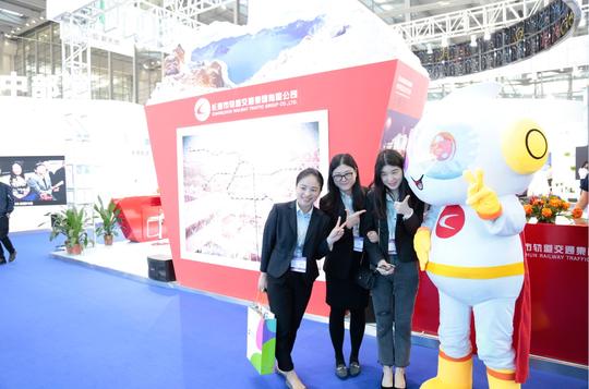 展会工作人员介绍长春地铁