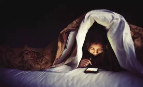 怀孕后睡前玩手机的影响有哪些