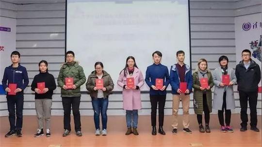 魏唯颁发"农村调查研究奖"特等奖