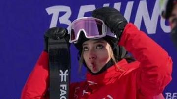 谷爱凌又做鬼脸了比赛现场图片