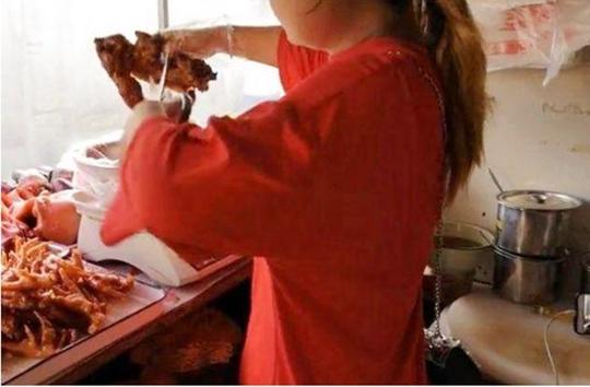 小老板卖猪蹄，人美嘴甜又大方，生意不火没人信