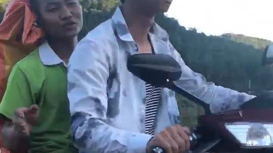 云南搞笑段子手老四之(山炮进城)播放时请点击全屏播放我快手id