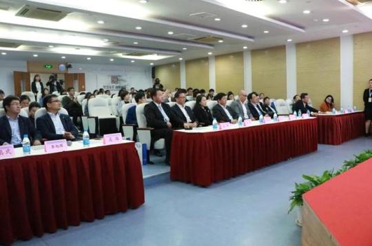 顾强还透露,协鑫集团为此专门在苏州工业园区创立协鑫大学生创新创业