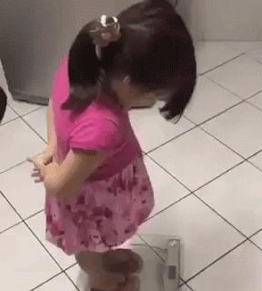 搞笑gif:这生意做的,怎么大白天的就关门了?