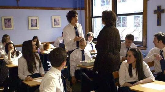 记者卧底美国高中，揭露精英教育”骗局”:4小时睡眠，4杯咖啡，4.0gpa