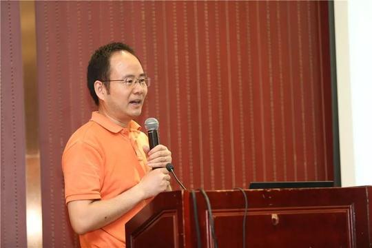 在同为论坛发言嘉宾的创客总部合伙人陈荣根看来,创业大学生必须加强