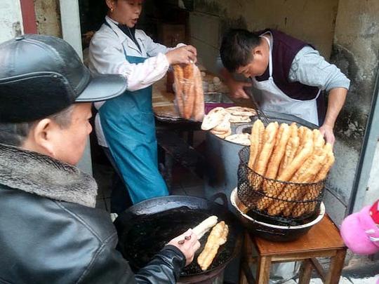 大叔卖油条月入两万,哪些小本创业值得我们去试?