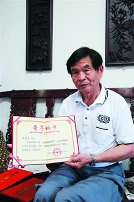 范存笃经历起起伏伏,58岁退休后开始创业,照顾植物人老伴6年后又收获