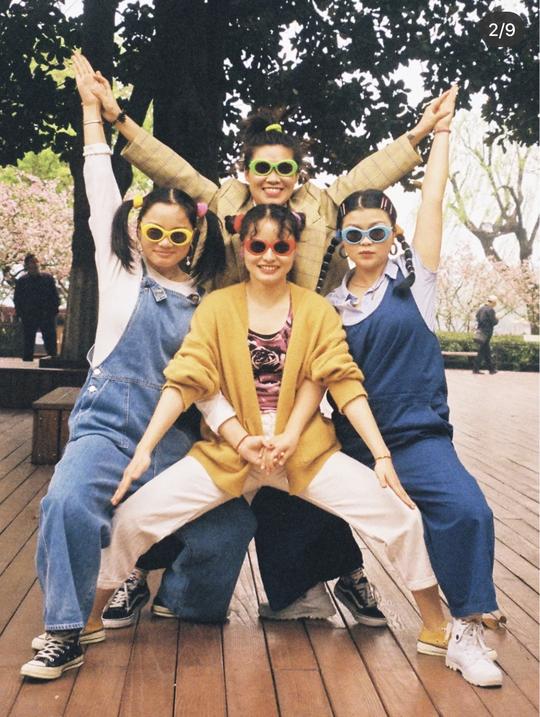 沙雕姐妹毕业照生日蹦迪派对聚会自拍搞怪宿舍情侣显瘦可爱墨镜